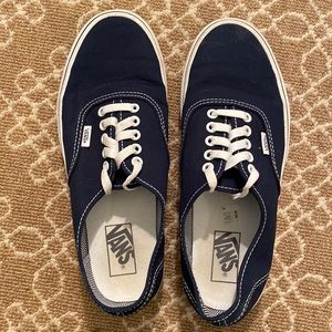 Vans Authentic navy men’s size 9 woman’s size 10.5. Worn 3 times.
